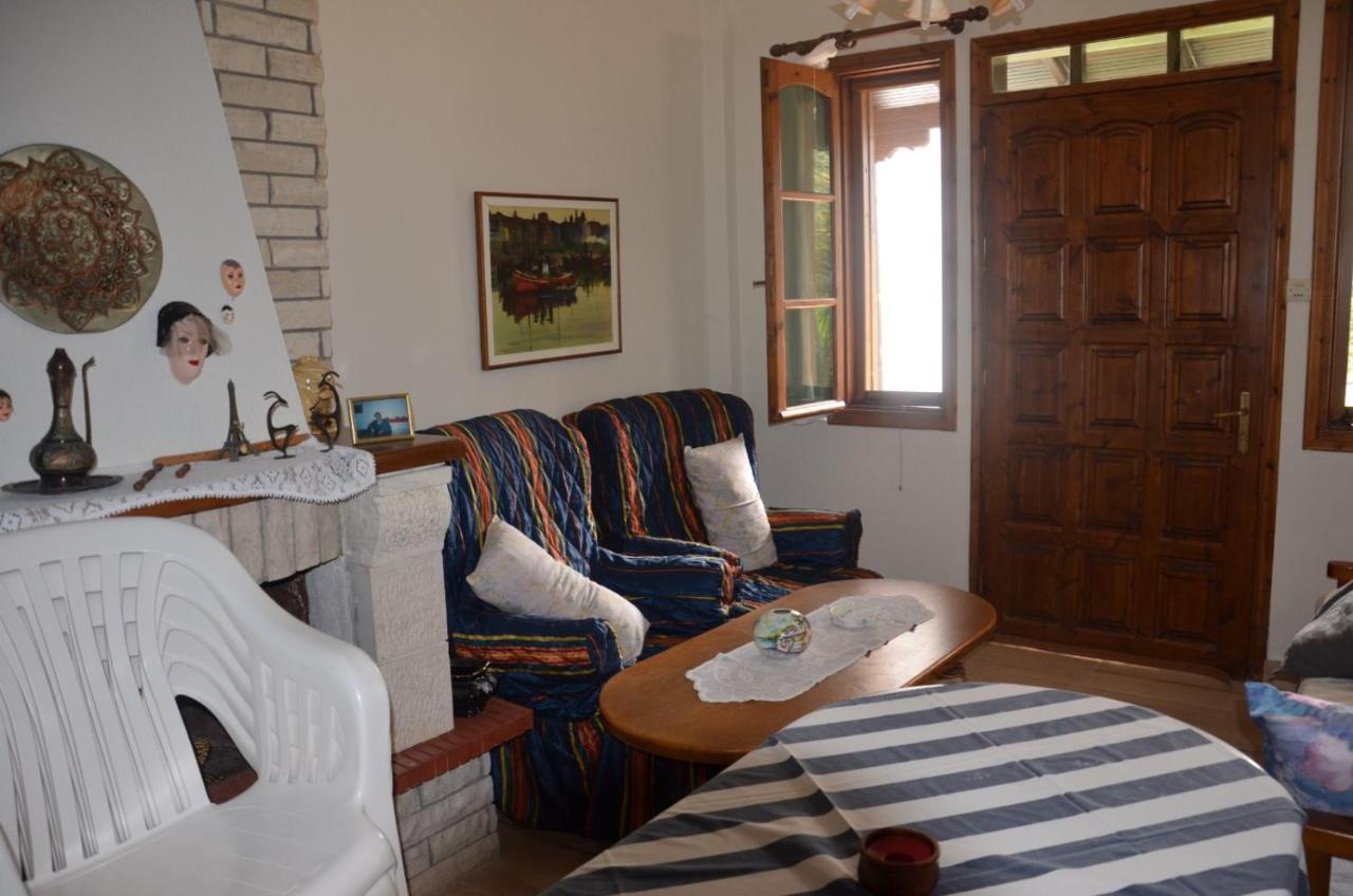 Holiday Home Near The Sea Nea Mesagkala Luaran gambar